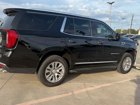 Used 2024 GMC Yukon Denali AWD/4WD image 3