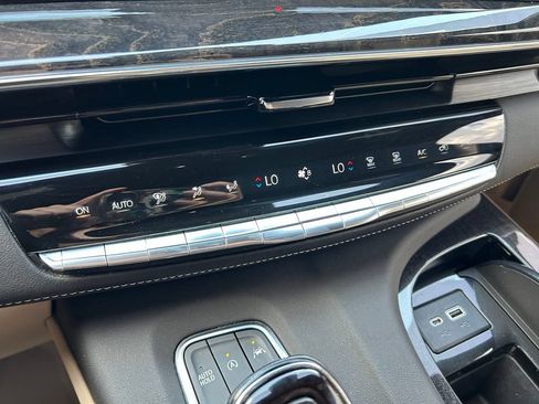 Used 2022 Cadillac Escalade Premium Luxury w/ Performance Package AWD/4WD image 35