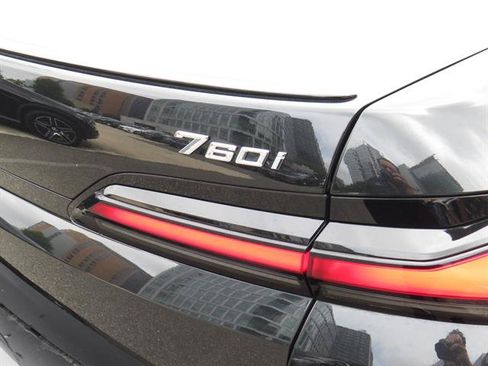 Used 2024 BMW 760i xDrive w/ Executive Package AWD/4WD image 30