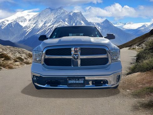 Used 2017 RAM 1500 Classic SLT w/ Luxury Group image 8