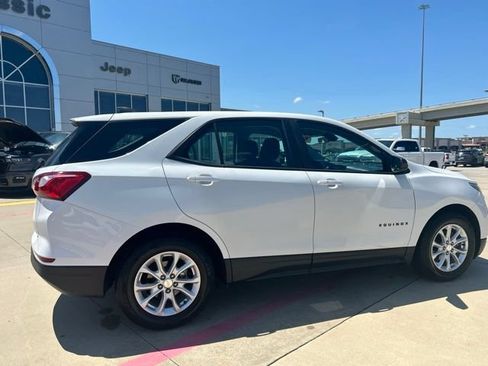 Used 2020 Chevrolet Equinox LS w/ LPO, Blackout Package FWD image 16