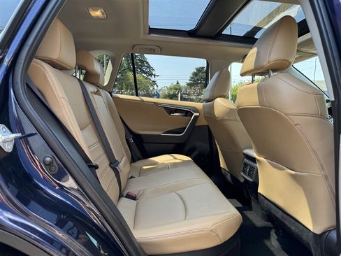 Used 2019 Toyota RAV4 Limited AWD/4WD image 16