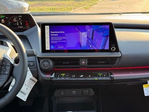 New 2025 Toyota Prius Plug-In Hybrid FWD image 10