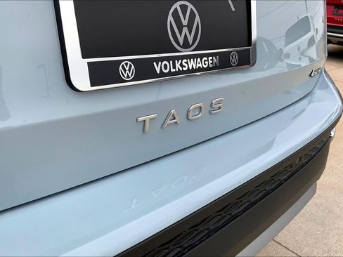 Used 2026 Volkswagen Taos SE AWD/4WD image 9