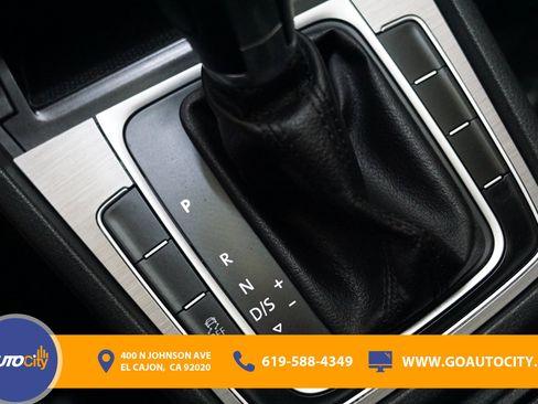 Used 2017 Volkswagen Golf S image 24