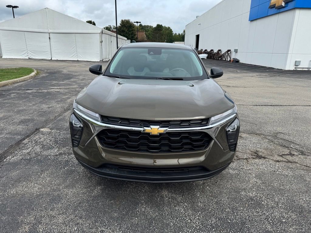 Certified 2024 Chevrolet Trax LS w/ Driver Confidence Package FWD image 2