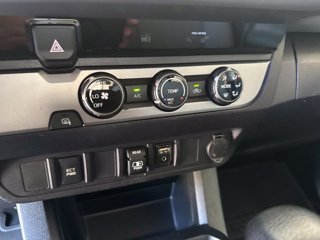 Used 2018 Toyota Tacoma SR5 RWD image 12