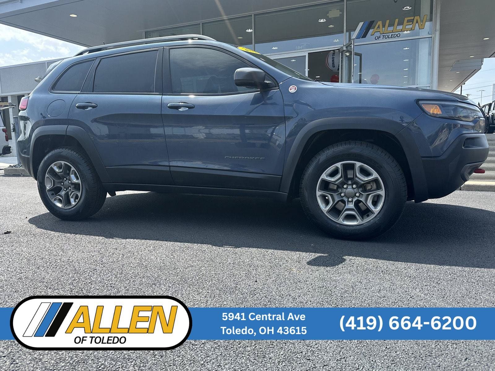 Used 2019 Jeep Cherokee Trailhawk w/ Comfort/Convenience Group AWD/4WD image 1