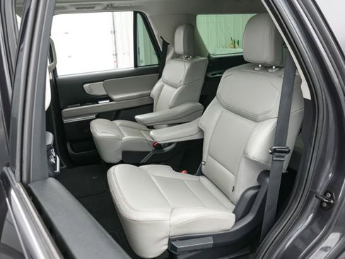 Certified 2025 Ford Expedition Active AWD/4WD image 25