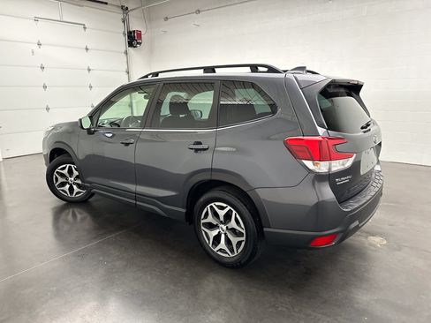 Used 2023 Subaru Forester Premium AWD/4WD image 6