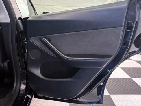 Used 2024 Tesla Model Y Long Range AWD/4WD image 25