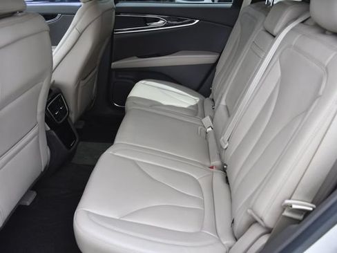 Used 2022 Lincoln Nautilus FWD w/ Premium Package image 22