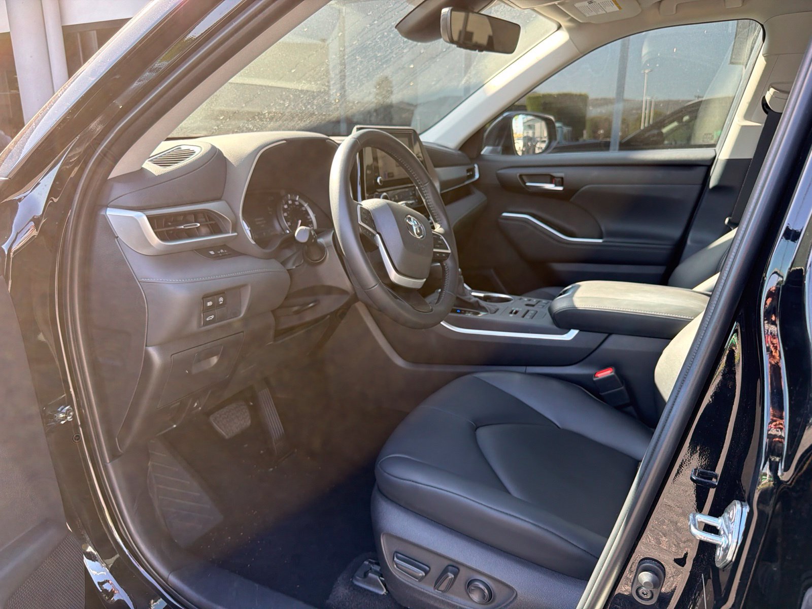Used 2026 Toyota Highlander XLE AWD/4WD image 5