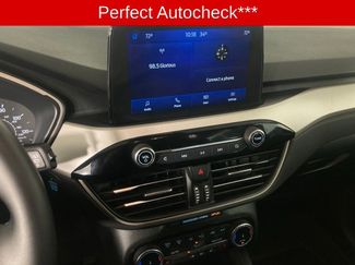 Used 2022 Ford Escape SE w/ SE Sport Appearance Package video 3