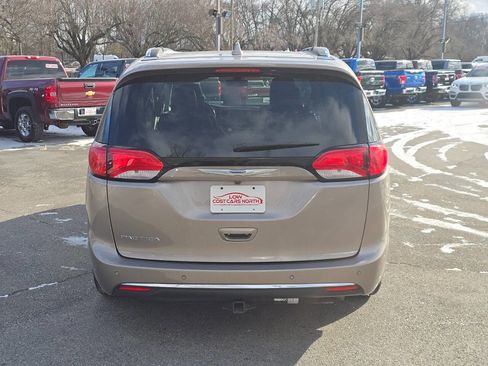 Used 2018 Chrysler Pacifica Touring-L Plus image 6