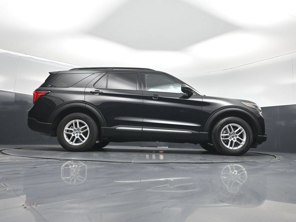 Used 2025 Ford Explorer Active AWD/4WD image 47