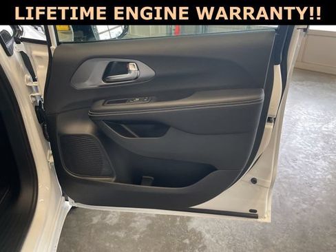 New 2026 Chrysler Pacifica Select w/ S Appearance Package AWD/4WD image 38