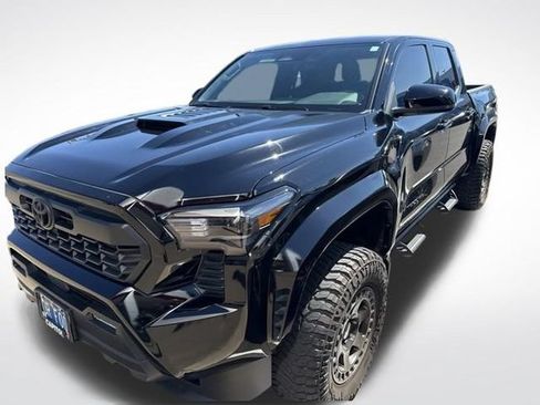 Used 2025 Toyota Tacoma TRD Sport AWD/4WD image 4