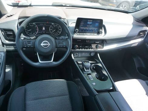 Used 2023 Nissan Rogue SV FWD image 5