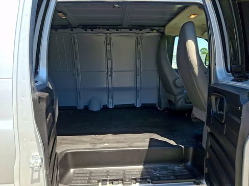 Used 2019 GMC Savana 2500 Extended w/ Enhanced Convenience Package RWD image 10