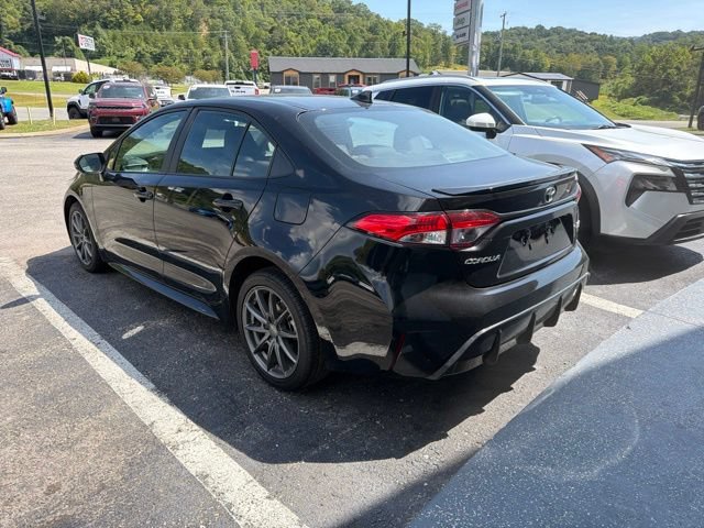 Used 2025 Toyota Corolla SE FWD image 2