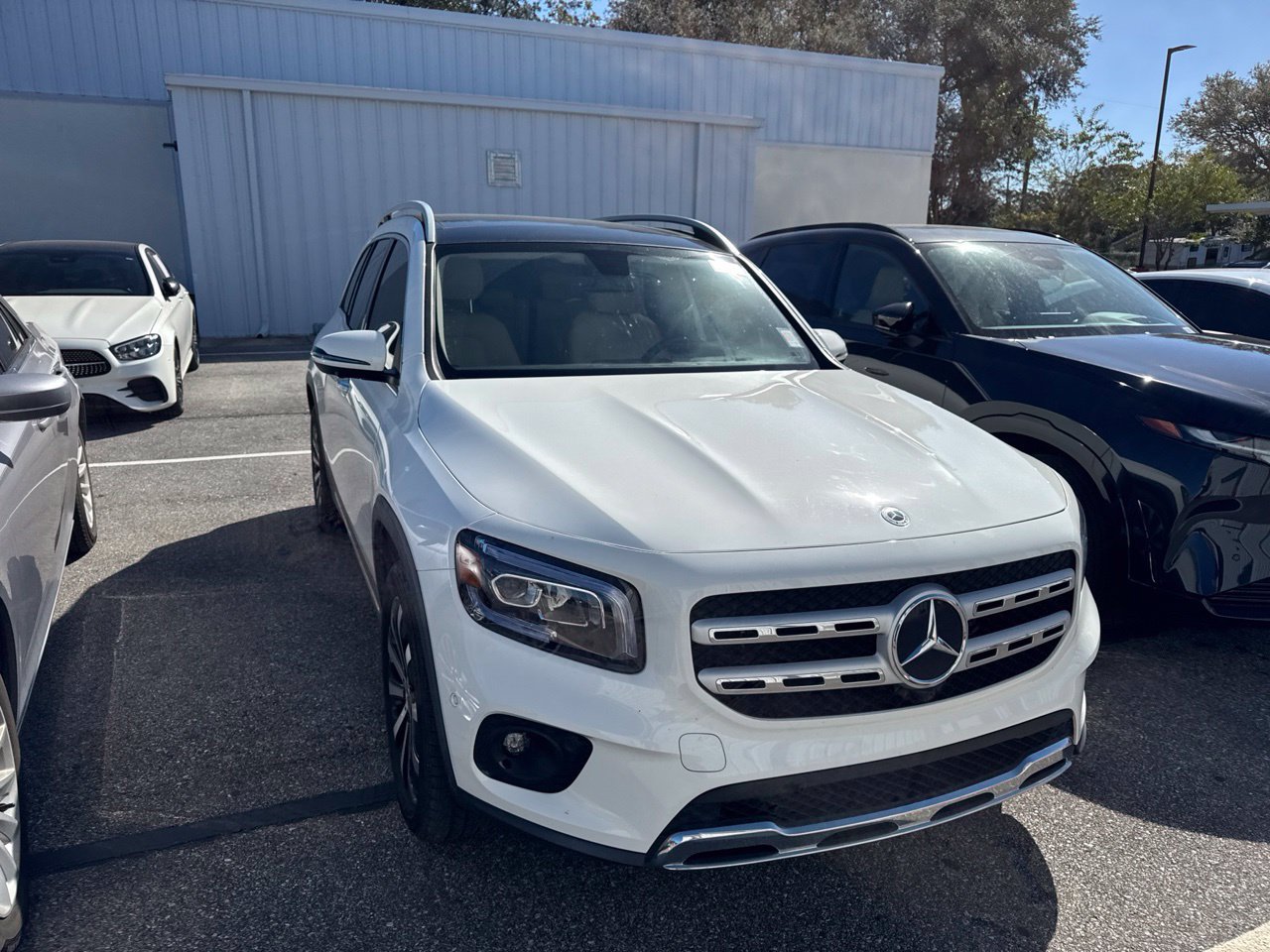 Used 2023 Mercedes-Benz GLB 250 image 3