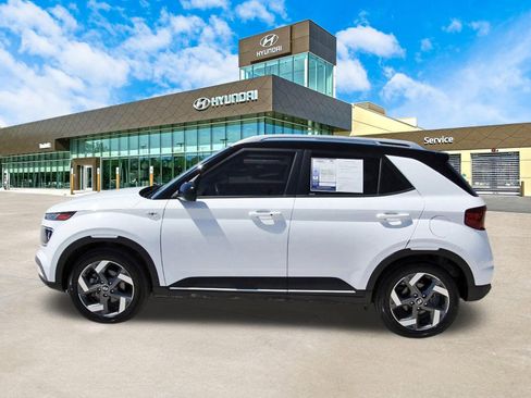 Used 2025 Hyundai Venue Limited image 9
