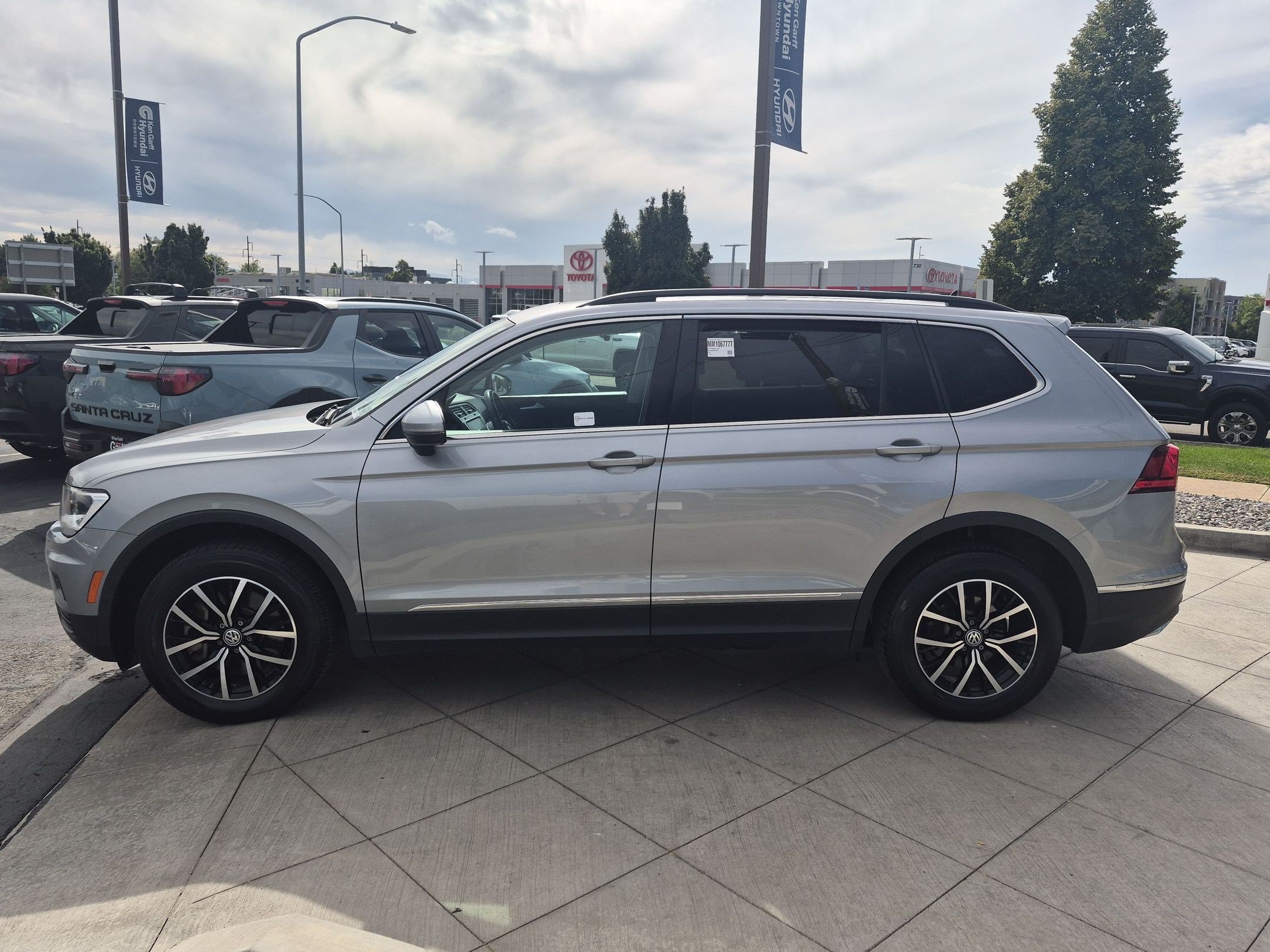 Used 2021 Volkswagen Tiguan SE AWD/4WD image 8