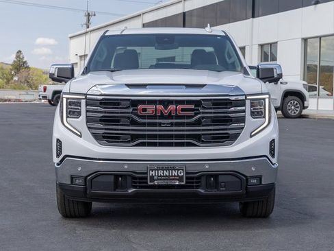 Used 2022 GMC Sierra 1500 SLT w/ SLT Convenience Package image 2
