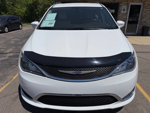Used 2017 Chrysler Pacifica Touring-L Plus FWD image 8