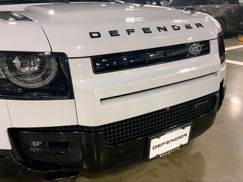 Used 2023 Land Rover Defender 130 X-Dynamic SE image 6