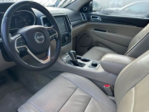 Used 2017 Jeep Grand Cherokee Overland w/ Jeep Active Safety Group image 9