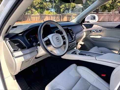 Used 2024 Volvo XC90 T8 Ultimate w/ Protection Package Premier AWD/4WD image 17