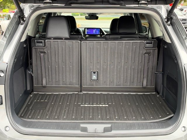 Used 2026 Toyota Highlander Limited AWD/4WD image 5