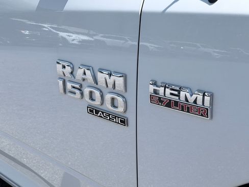 Used 2019 RAM 1500 Classic SLT AWD/4WD image 10