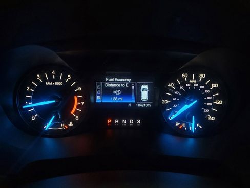 Used 2017 Ford Explorer XLT image 23