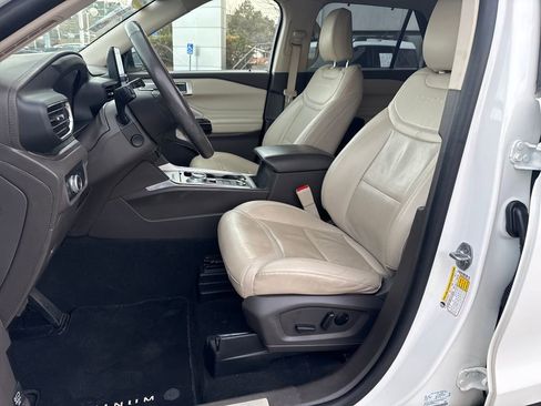 Certified 2023 Ford Explorer Platinum w/ Technology Package image 11