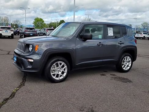 Used 2023 Jeep Renegade Latitude AWD/4WD image 4