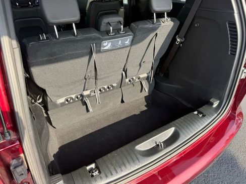 Used 2018 Chrysler Pacifica Touring-L w/ Premium Audio Group image 37