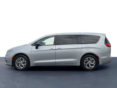 Used 2024 Chrysler Pacifica Limited FWD image 12