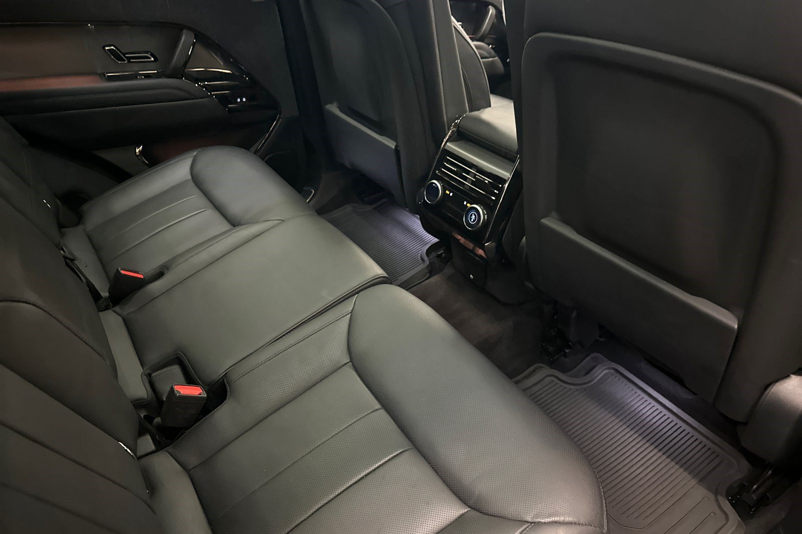 Used 2024 Land Rover Range Rover Sport SE AWD/4WD image 34