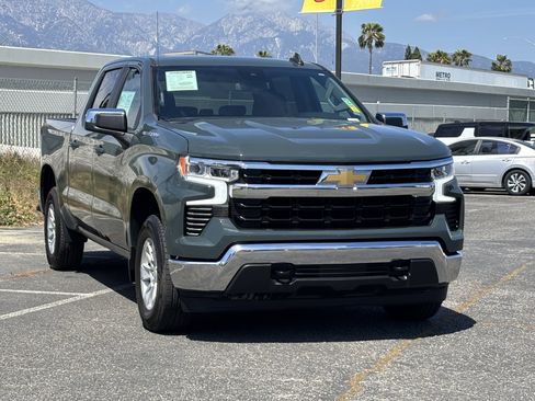 Used 2025 Chevrolet Silverado 1500 LT AWD/4WD image 7