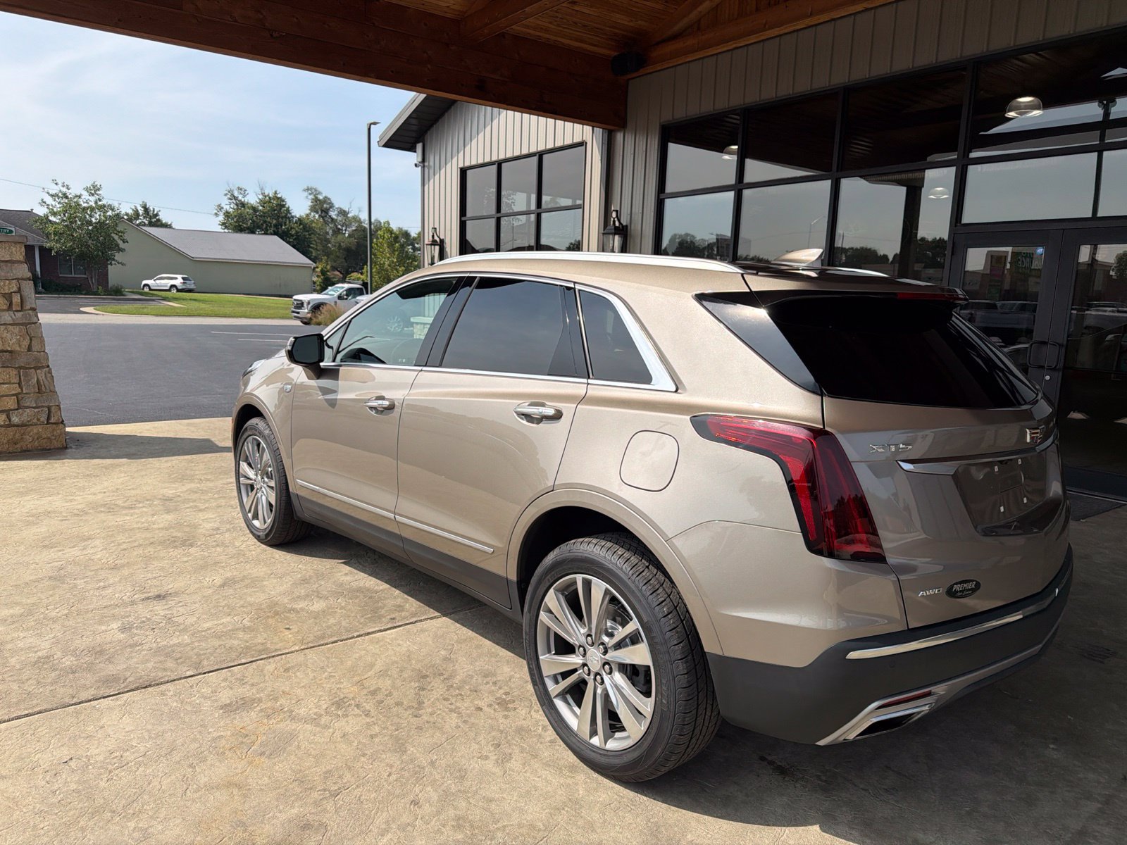 Used 2022 Cadillac XT5 Premium Luxury w/ LPO, Floor Liner Package AWD/4WD image 19