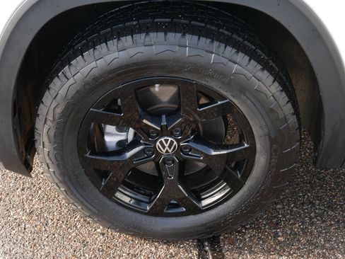 Used 2024 Volkswagen Atlas Peak Edition SEL image 15