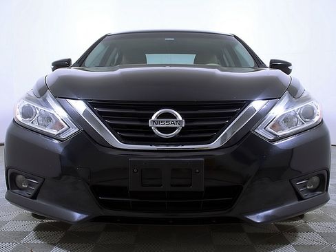 Used 2017 Nissan Altima 2.5 SL w/ Moonroof Package image 5