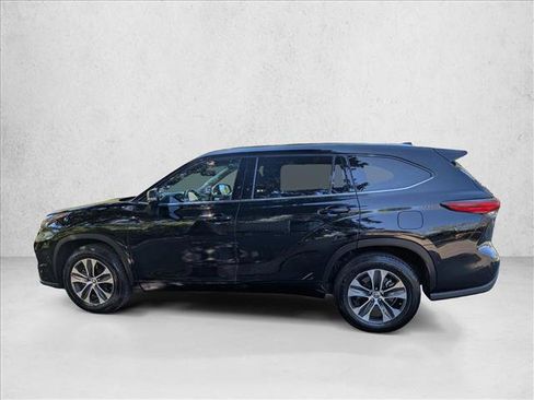 Used 2020 Toyota Highlander XLE image 9