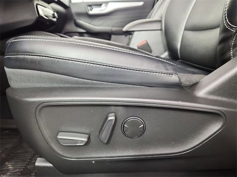 Used 2023 Ford Escape Platinum image 10