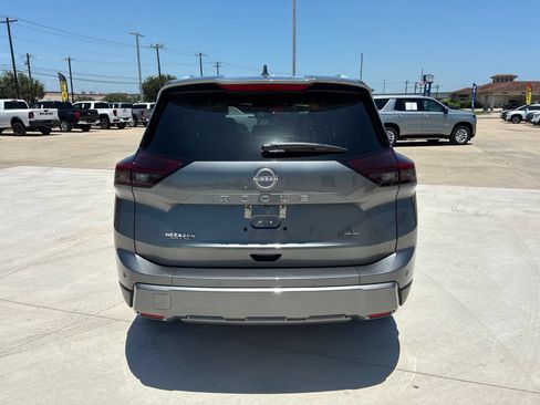 Used 2026 Nissan Rogue SL FWD image 6