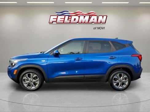 Used 2024 Kia Seltos LX AWD/4WD image 2