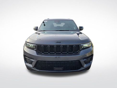 New 2025 Jeep Grand Cherokee Altitude image 9